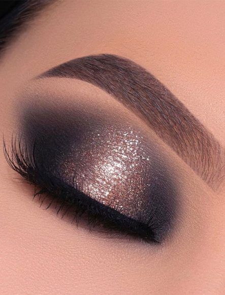 Gorgeous eyeshadow makeup Ideas for a fresh new look Purple Smokey Eye Tutorial, Copper Eye Makeup, Silver Smokey Eye, Golden Eye Makeup, Halo Eye Makeup, Glam Eye Makeup, Eyeshadow Designs, Glitter Smokey Eye, Evening Eye Makeup