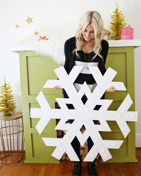 Can-Do Holiday How-Tos with 4 of Our Favorite Bloggers | Martha Stewart Home & Garden GIANT LIGHT UP SNOWFLAKE Schnee Party, Diy Christmas Snowflakes, Christmas Snowflakes Decorations, Snowflake Lights, Snowflake Decorations, Christmas Yard, Christmas Fireplace, Noel Christmas, Holiday Projects