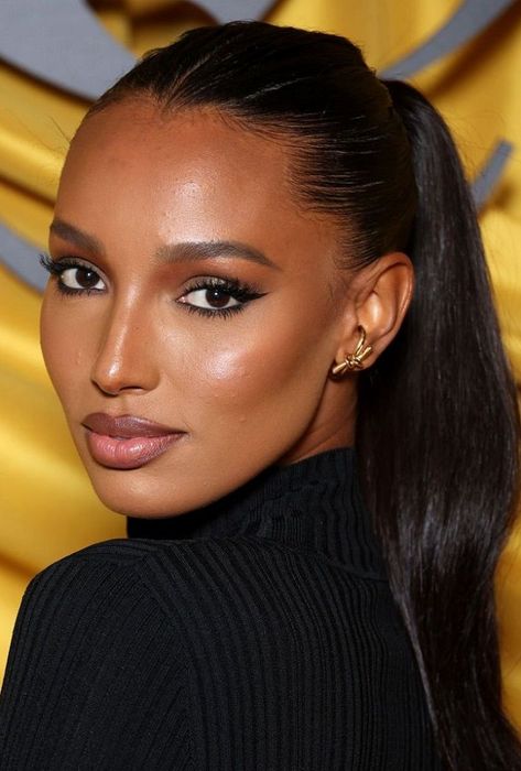 Jasmine Tookes Style, Jasmin Tookes, Red Carpet Makeup, Brown Girls Makeup, Beauty And The Beat, Skin Model, Makeup Artist Logo, Jasmine Tookes, Looks Black