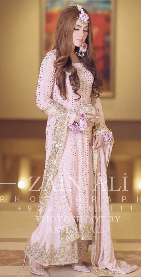 Dua E Khair, Dholki Bride, Mayoon Dresses, Pakistan Bride, Fashion Design Inspiration, Nomi Ansari, Night Hair, Party Wears, Stylish Kurtis