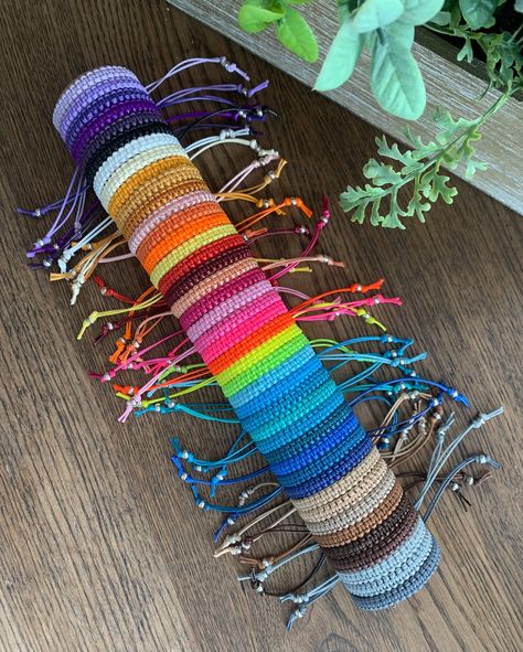 Simple Macrame Knotted Friendship/surf Bracelet, BFF, Woven Surf Bracelet, Waterproof #beachtropical #etsy #christmas #birthday Bracelet Square Knot, Bracelet Colours, Diy Friendship Bracelets Easy, Macrame Square, Macrame Square Knot, Bracelet Bff, Bracelet Aesthetic, Surf Bracelet, Diy Bracelets With String