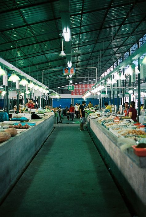 Wet Market - Shanghai 2012 Wet Market In The Philippines, Wet Market Photography, Wet Market Design, Underground Market, Wet Market, District 4, Ramen Restaurant, Pale Blue Dot, Village Photos