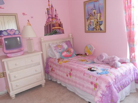 Girl Bedroom Designs Purple, Dollhouse Headboard, Small Teen Room, Girls Bedroom Paint, Princess Bedrooms, Room Images, Ideas Habitaciones, Modern Kids Bedroom