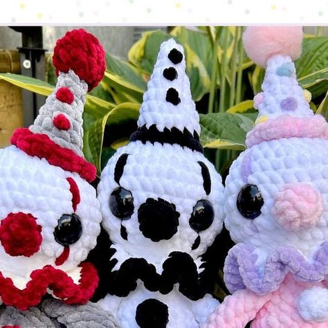 Free Clown Crochet Pattern, Clown Crochet Pattern Free, Crochet Clown Pattern, Clown Crochet, Clown Crochet Pattern, Spooky Crochet, Crochet Stuffies, Crochet Plushie, Halloween Clown