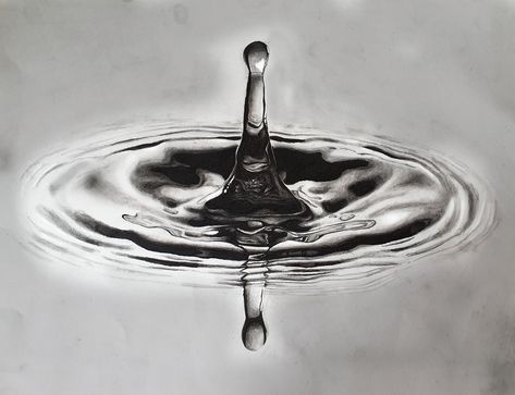 Eine realistische Zeichnung von einem Wassertropfen. Water Drop Pencil Drawing, Charcoal Water Drawing, How To Draw Water Pencil, Water Reflection Drawing, Puddle Drawing, Water Drop Painting, Water Shading, Drop Painting, Mini Sketches