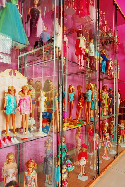 Vintage Barbie® Dolls Barbie Organization, Barbie Room, Ikea Shelves, Im A Barbie Girl, Doll Display, Barbie Vintage, Room Idea, Barbie I, Decoration Inspiration