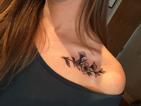 Floral Collar Bone Tattoo. Bone Tattoo, Bone Tattoos, Chest Tattoos For Women, Tattoo Women, Shoulder Tattoos For Women, Collar Bone Tattoo, Collar Bone, Tattoo Kits, Tattoo Feminina