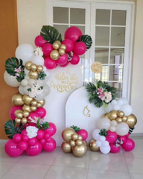 Mother's Day Balloon Decorations, Grad Party Theme, Carousel Birthday Parties, Purple Cakes Birthday, Mothers Day Balloons, Baby Shower Theme Decorations, Simple Birthday Decorations, Garland Backdrops, Felt Crafts Christmas