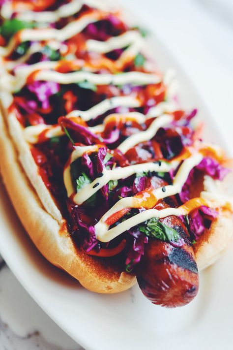 These Asian Slaw Dogs are a gourmet spin on your traditional american hot dog recipe! They\'re loaded with a sweet and sour asian slaw, kewpie mayo, sriracha and sesame seeds. #hotdogs #gourmethotdog #asianslaw #asianfusion Asian Slaw Salad, American Hot Dog, Slaw Dog, Hot Dog Recipe, Kewpie Mayo, Summer Bbq Recipes, Grilling Hot Dogs, Gourmet Hot Dogs, Hot Dogs Recipes