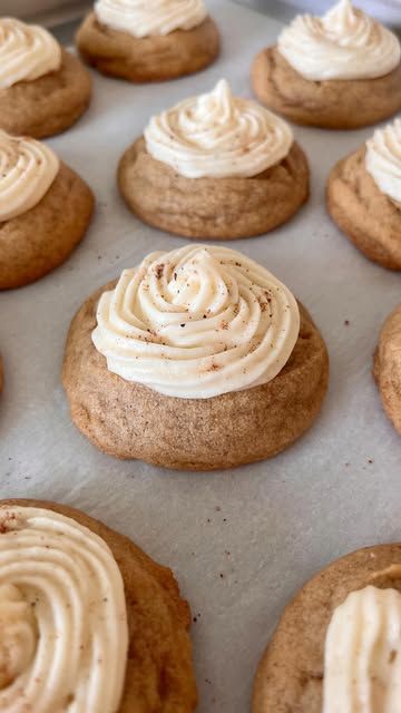 Ali | Sweet Obsession on Instagram: "✨Add these Eggnog Frosted Brown Sugar Cookies to your next cookie swap!! Recipe below or comment “Eggnog” to get it sent directly to your inbox😊

These cookies are made primarily from brown sugar, which lends a deep caramel-like sweetness and ensures a moist, chewy texture. While the browned butter gives them notes of rich nutty flavor. The creamy eggnog frosting balances the sweetness with its silky texture and warm spices. 
 
The entire dessert creates a comforting flavor profile that feels like the holidays in every bite😋🎄

Ingredients: (makes 15 cookies)
* 114g salted butter, browned
* 150g light brown sugar
* 1 large egg
* 1tsp vanilla bean paste 
* 215g all purpose flour 
* 1.5tsp baking soda
* 1/8tsp nutmeg
Frosting:
* 114g salted butter, soft Eggnog Frosting, 15 Cookies, Creamy Eggnog, Vanilla Bean Paste, Brown Sugar Cookies, Instagram Add, Browned Butter, Cookie Swap, Cookie Party