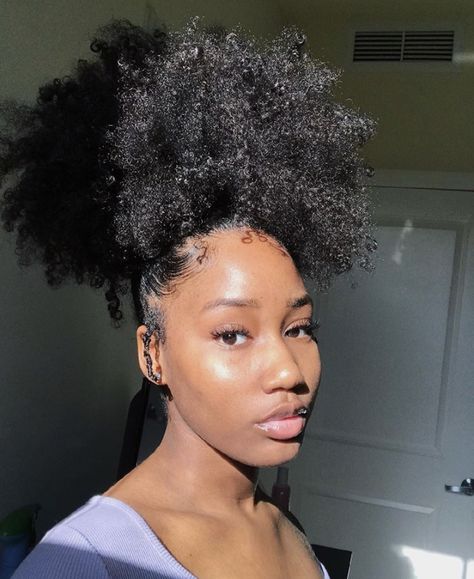 High Puff Natural Hair, Puff Natural Hair, High Puff, Future Hairstyles, Big Afro, Skin Goals, Girls Natural Hairstyles, Pelo Afro, Hair Appointment