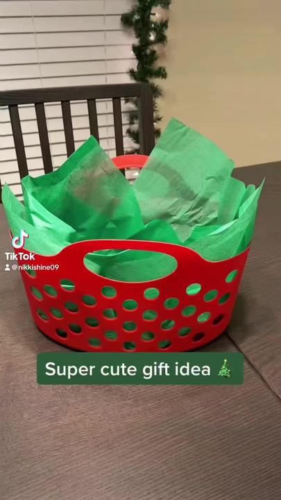 Cocoa Basket Ideas, Diy Hot Chocolate Gifts Basket, Diy Hot Cocoa Gift Basket, Hot Chocolate Basket Ideas Diy Gifts, Hot Cocoa Basket Ideas, Hot Chocolate Gift Basket Ideas, Hot Chocolate Basket, Hot Cocoa Gift Basket Ideas, Hot Cocoa Basket