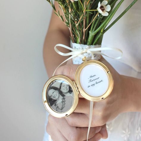 Personalised Wedding Bouquet Locket Wedding Bouquet Locket, Bouquet Locket, Wedding Bucket, Wedding Locket, Wedding Extras, Wedding Bouquet Charms, Cemetery Decorations, Bouquet Charms, Ramadan Crafts