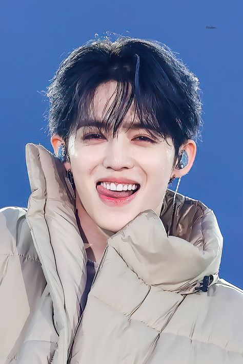 Seventeen Fan Sign, Scoups Sleeveless, Scoups Desktop Wallpaper, Scoups Allure, Seventeen S.coups, S Coups Photoshoot, Scoups Cute, S.coups Smile, S.coups Aesthetic