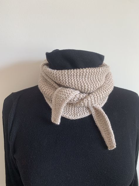 Superwash wool triangle scarf, small knit neck wrap by MarKatKnitNCrochet on Etsy Thick Wool Scarf, Scarf Wraps, Mini Scarf, Short Scarves, Local Yarn Shop, Scarf Knots, Linen Stitch, Knit Ideas, Small Scarf