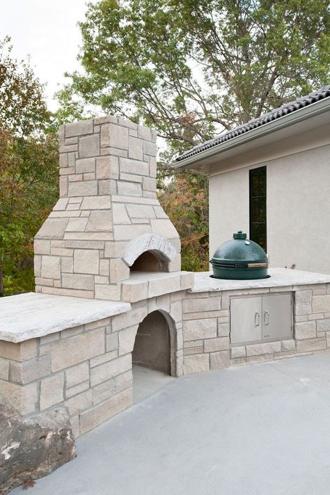 Outdoor Pizza Oven And Fireplace, Kitchen With Pizza Oven, Stone Hardscape, Backyard Hardscape, Indiana Limestone, Stone Pizza Oven, Small Outdoor Kitchens, Barbecue Design, Outdoor Kitchen Plans