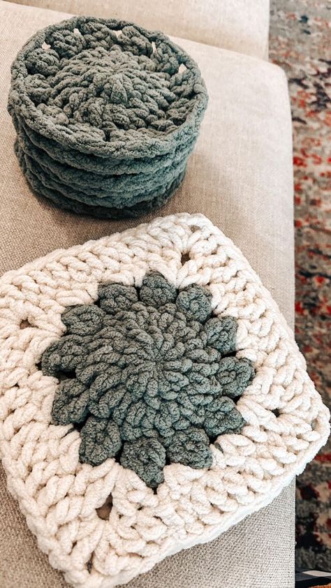 Movie Nights Throw – Easy Chunky Crochet Blanket - CJ Design Blog Snowflake Crochet Square, Granny Square Snowflake Pattern, Cj Designs Crochet, Bulky Yarn Granny Square, Advanced Crochet Patterns Free, Super Easy Crochet Projects, Bulky Granny Square, Grey Crochet Projects, Easy Crochet Granny Square Pattern Free