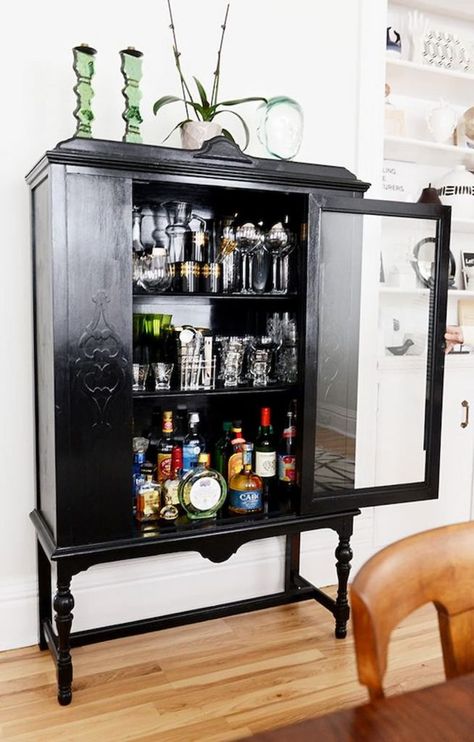 Vintage Bar Styling Inspiration to Copy Now Spending Budget, Diy Home Bar, Bar Sets, Cocktail Cabinet, Black Cabinet, Old Cabinets, Home Bar Furniture, Bar Cart Decor, Shop Bar