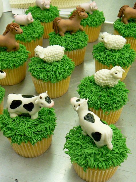 Cupcakes Animals, Animals Cupcakes, Farm Animal Cupcakes, Barnyard Birthday Party, Farm Theme Birthday, Western Birthday Party, Farm Animal Party, Farm Animals Birthday Party, Farm Themed Birthday Party