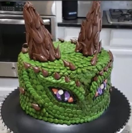 Dragon Cake Design, Dungeons And Dragons Cake, Dragon Cake Ideas, Kid Cakes, Dragon Cakes, Face Cake, Dino Cake, 12 Birthday, Dragon Cake