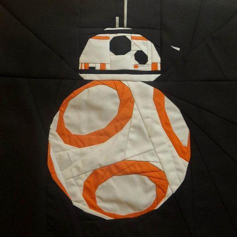 If you have ever wanted to impress the boys with your Quilting skills then this one might grab their attention. How super cool will you be when you hand them their own BB-8 Star Wars droid quilt!  … Droid Star Wars, Star Wars Quilt, Quilt Board, Disney Quilt, Star Wars Crafts, Star Wars Bb8, Nerd Crafts, Nancy Zieman, Crochet Geek