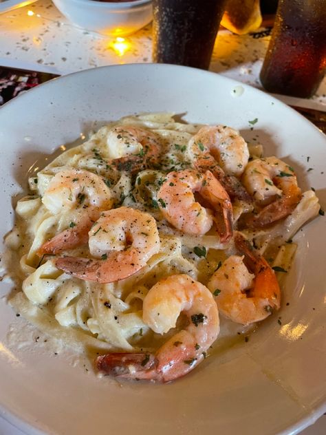 Shrimp Alfredo Aesthetic, Fettucine Alfredo Aesthetic, Prawn Alfredo Pasta, Alfredo Shrimp Pasta, Icky Vicky, Fettuccine Alfredo Pasta, Fetuccini Alfredo, Shrimp Alfredo Recipe, Fettucini Alfredo