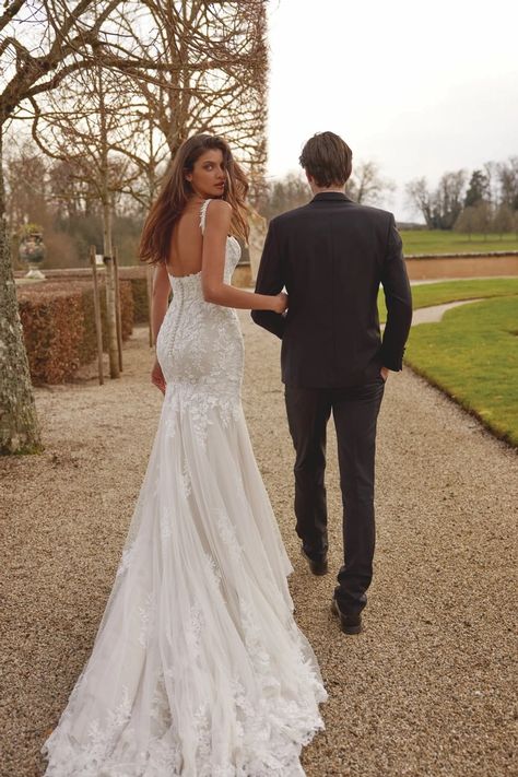 Justin Alexander - Jazmin | Bridal Elegance Studio Wedding Dress With Square Neckline, Lace Trumpet Wedding Dress, Trumpet Wedding Dress Lace, Justin Alexander Bridal, Dress With Square Neckline, Wedding Dress Shop, Bridal Elegance, Trumpet Wedding Dress, Justin Alexander