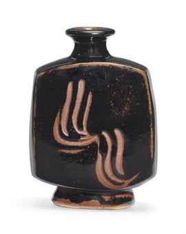 Bernard Leach - design engraved & combed through a coating of black slip and after biscuit firing the pot was dipped into a semi - opaque glaze Bernard Leach Pottery, Slip Decorated Pottery, Decorated Ceramics, Bernard Leach, Shoji Hamada, Ceramic Bottles, Studio Ceramics, Ceramic Bottle, Hand Painted Plates