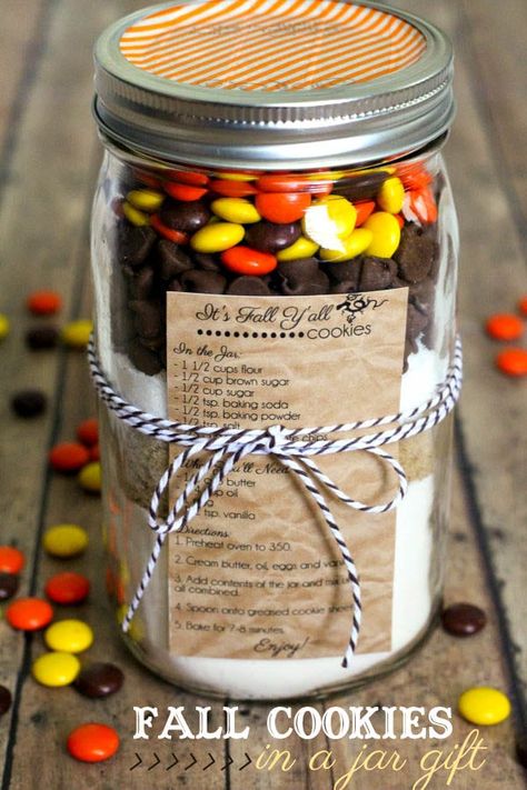 Fall Cookies in a Jar Gift Cookies In A Jar Gift, Mason Jar Cookie Recipes, Jar Fruit, Container Crafts, Cookies In A Jar, Mason Jar Cookies, Jar Recipes, Easter Stuff