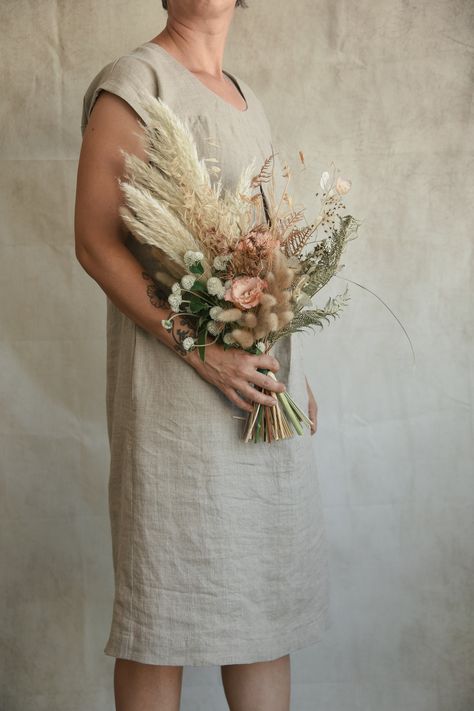 Pampas Ceremony, Ceremony Circle, March Flowers, Hanging Florals, Beach Reception, Bridal Backdrop, Reception Florals, Bridal Backdrops, Wedding Autumn