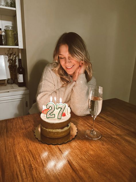 Chill Birthday Ideas At Home, 32th Birthday Ideas For Women, Lowkey Birthday Party Ideas, Low Key Birthday Ideas, Birthday Poses For Instagram At Home, Birthday Picture Ideas Instagram At Home, 32 Birthday Photoshoot Ideas, Cozy Birthday Party Ideas, 27 Birthday Ideas For Her