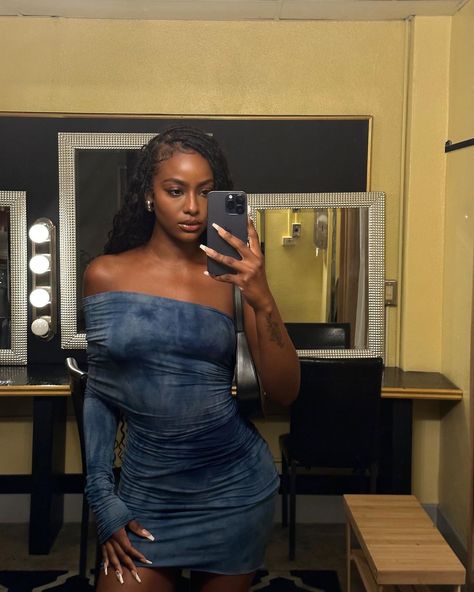 Justine Skye Style, Restaurant Bathroom, Jacket Art, Bistro Restaurant, Justine Skye, White Tree, Gallery Art, April 2024, Girls Night