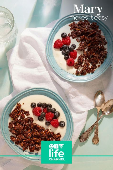 Is this breakfast? Dessert? A salty-sweet afternoon snack? We'd argue all of the above. Mary Berg's chocolate almond granola is made with dates, almond butter, oats and almonds. #MaryMakesItEasy Chocolate Almond Granola, Mary Makes It Easy, Almond Granola Recipe, Mary Berg, Almond Granola, Granola Breakfast, Chocolate Granola, Granola Recipe, Chocolate Almond