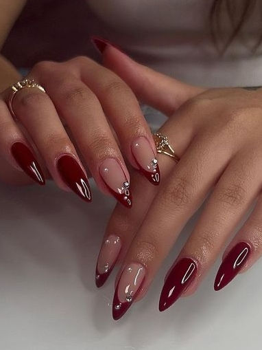 red French tip nails: burgundy with a gem accent Cherry Wine Nails, Burgundy Nail Designs, Paznokcie Hello Kitty, Deep Red Nails, Red And Gold Nails, Dark Red Nails, Kutek Disney, Wine Nails, Manikur Kuku