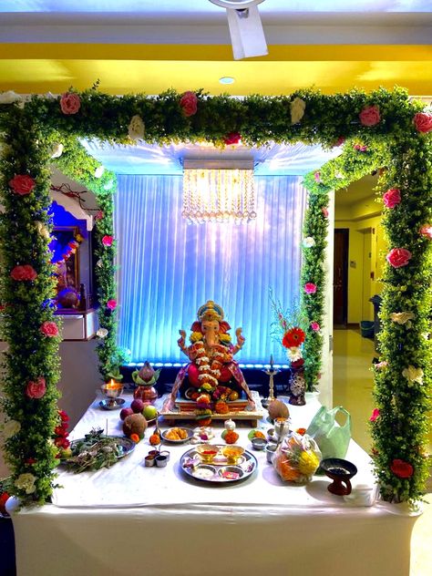 Saraswati Pooja Decoration, Mahalakshmi Decoration At Home, Ganeshji Decoration, House Mandir, Ganapathi Decoration, Hinduism Facts, Bappa Decoration, Home Ganpati, Ganpati Decoration Theme