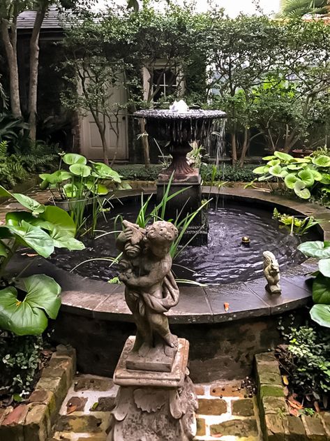 Inspiring Garden Design: A New Orleans Courtyard Garden - Private Newport Fountains Backyard, Outdoor Fountain, Water Features In The Garden, Garden Fountain, Garden Fountains, French Garden, Beautiful Backyards, Courtyard Garden, Raised Beds