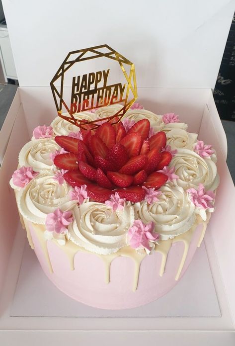 Tres Leches Cake Decoration Ideas, Delish Cakes, Strawberry Birthday Cake, Fiesta Cake, Comfort Desserts, Buttercream Cake Decorating, Sweet 16 Cakes, Elegant Birthday Cakes, Simple Cake Designs