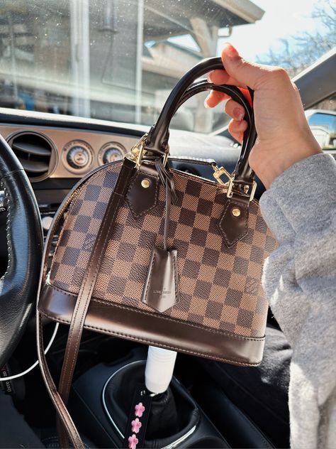 Alma Bb Damier Ebene Outfit, Louis Vuitton Bag Alma, Louis Vuitton Bag Alma Bb, Luis Vuitton Bag Outfit, Bb Alma Louis Vuitton, Louis Vuitton Alma Bb Outfit, Office Outfits Women Classy, Lv Alma Bb Outfit, Louis Vuitton Crossbody Bag Outfit