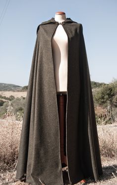 Hobbit Cloak, Hobbit Style, Hobbit Cosplay, Red Hood Cosplay, Hobbit Costume, Cloak Pattern, Mother Pictures, Velvet Cape, Female Armor