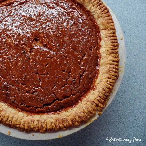 This easy pumpkin pie recipe has been in my family for generations. Our annual Thanksgiving dinner wouldn't be the same without it! Dessert For Thanksgiving Dinner, Traditional Thanksgiving Dinner Menu, Easy Pumpkin Pie Recipe, Holiday Dessert Recipes Easy, Desserts Pie, Pumpkin Pie Ingredients, Dessert For Thanksgiving, Pumpkin Pie Recipe Easy, Hot Chocolate Fudge