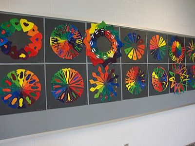 Creative color wheels. Use other household items though. Like what we did in Rushings class. Creative Color Wheel Ideas, Art Color Wheel, Art Projects For High School, Color Wheel Ideas, Creative Color Wheel, Color Wheel Art Projects, Color Wheel Projects, Unique Art Projects, Color Wheel Art