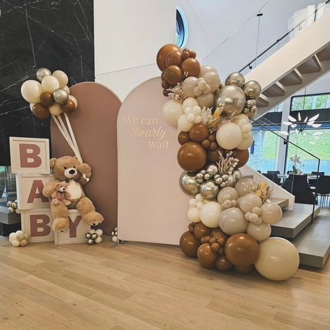 This adorable setup is always so fun to do. Who wouldn't want to work with this cuddly teddy. 🧸 #bearlycanwait #babyshower #autumnballoons #neturalcolours #balloongarland #babyboxes #doublechiarabackdrop #chiaraboards #yyt Balloons @kalisanballoons @tuftexballoons Teddy Bear Baby Shower Theme, Balloon Garland, To Work, Balloons, Quick Saves