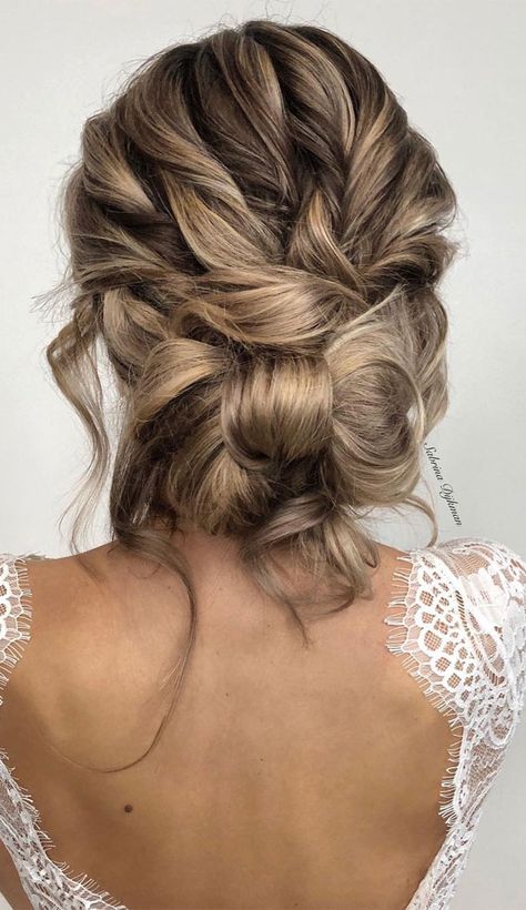 Textured Low Bun, Loose Chignon, Low Bun Wedding Hair, Hairstyle For Prom, Bow Bun, Low Bun Hairstyles, Mother Of The Bride Hair, Gorgeous Hairstyles, Hair Adviser