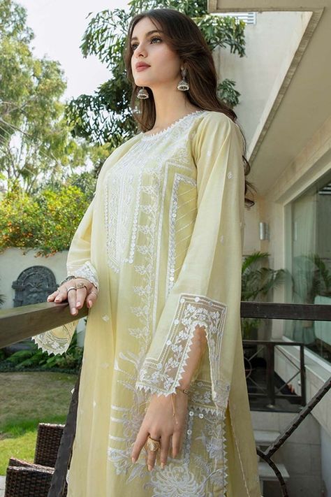 Kurti Sleeves Design, Luxury Pret, Pakistani Fashion Party Wear, Pakistani Fancy Dresses, Beautiful Pakistani Dresses, Salwar Kamiz, Cotton Kurti Designs, Dress Design Patterns, Desi Style