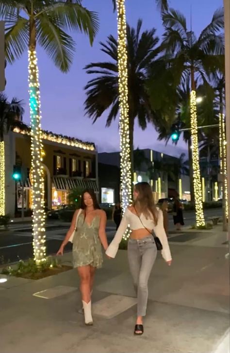 Rodeo drive, friend photo inspiration Rodeo Drive Photoshoot, Rodeo Drive, Friend Photos, Photo Inspo, West Coast, Rodeo, Beverly Hills, Photo Inspiration, Cali