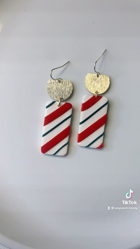 Candy Cane Polymer Clay Earrings, Simple Christmas Polymer Clay Earrings, Christmas Clay Earring Ideas, Christmas Polymer Clay Earrings Ideas, Polymer Christmas Earrings, Holiday Polymer Clay Earrings, Jojo Earrings, Winter Clay Earrings, Holiday Clay Earrings