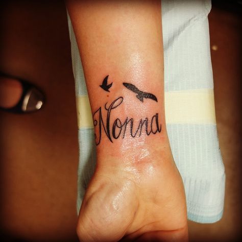 Nonna Tattoo Italian, Nana Tattoo Ideas, Quotes For Grandma, Family Tattoos Ideas, Small Remembrance Tattoos, Tattoos In Memory, Grandmother Tattoo, Tattoo Ideas Back, Nana Tattoo