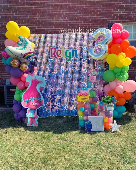 Trolls Outdoor Birthday Party, Trolls 2 Birthday Party Ideas, Trolls Birthday Backdrop, Trolls Theme Party, Trolls Photoshoot Ideas, Trolls Themed Birthday Party Decorations, Trolls 3 Birthday Party Ideas, Trolls 4th Birthday Party Ideas, Trolls 1st Birthday Party Ideas