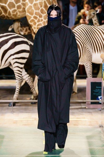 Paris Mens Fashion, Paris Fashion Week Men, 2019 Runway, Paris Mode, Mens Fashion Week, Black Turtleneck, Mens Winter Fashion, Menswear Collection, Anti Social