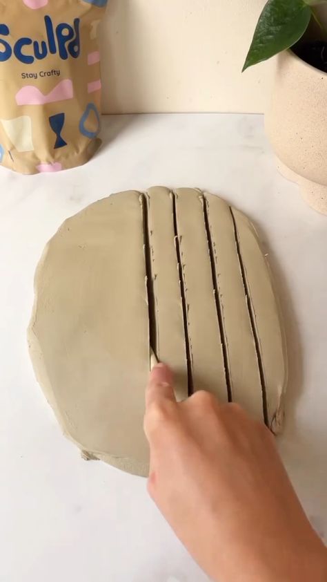 Discover Easy Clay Date Ideas to Bond Over Creativity Clay Diy Videos, How To Make Clay Bowls Diy, 70s Clay Art, Pottery For Mom Gift Ideas, Clay Crafts Birthday Gift, Easy Things To Do With Clay, Clay Ideas Functional, Ceramics Easy Ideas, How To Make A Clay Bowl